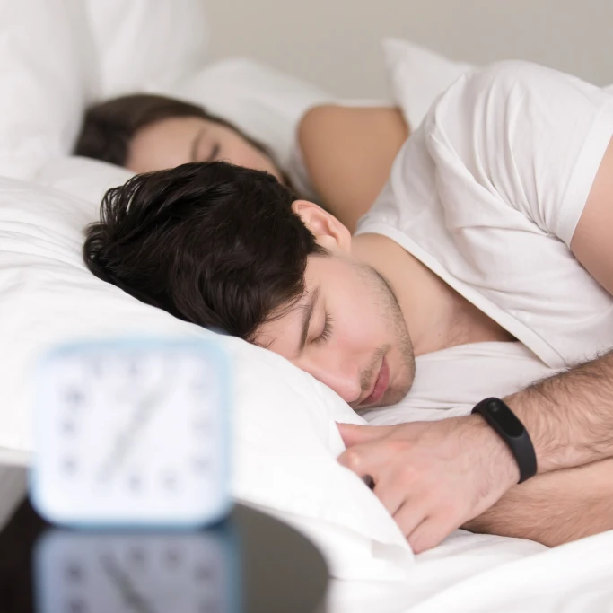 Merită să dormiți înainte de miezul nopții? Ce se întâmplă cu creierul după ora 24:00?