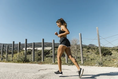 Impactul somnului asupra performanței sportive și a leziunilor